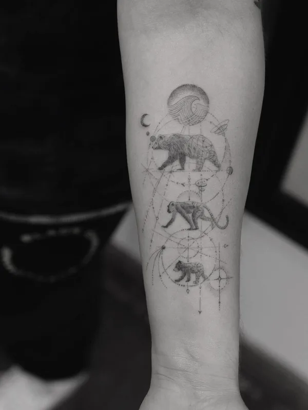 black and grey geometric tatuaje en forearm #43165 | Tatuador Doctor Woo