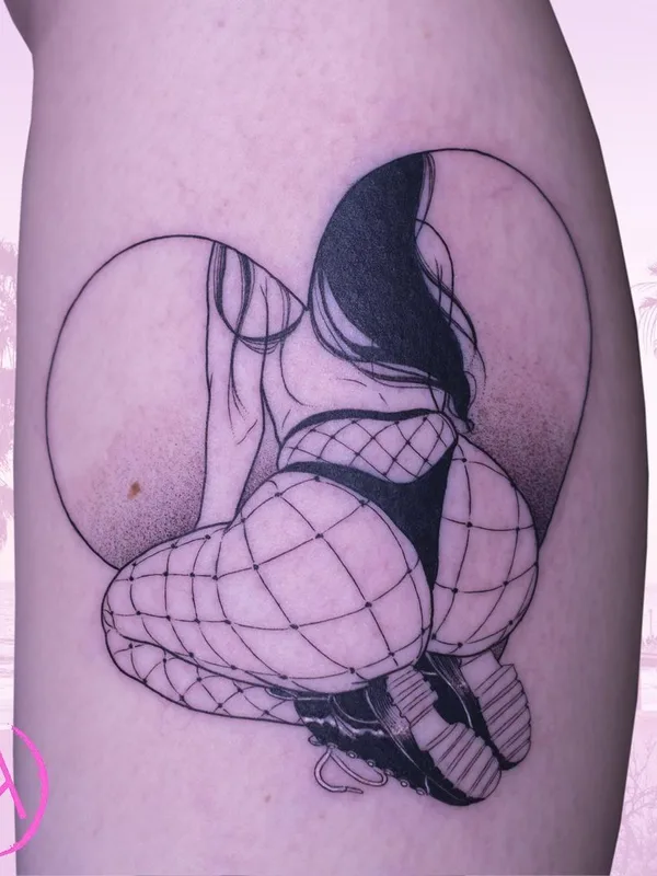 female black and grey blackwork tattoo auf thigh #43240 | Tätowierer Sad Amish Tattooer