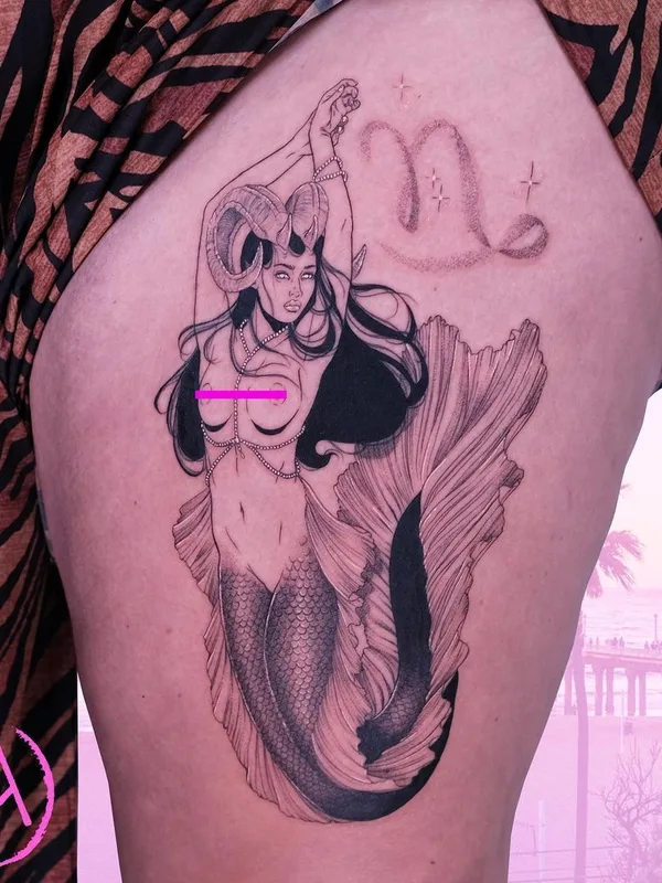 female black and grey blackwork tattoo auf thigh #43242 | Tätowierer Sad Amish Tattooer