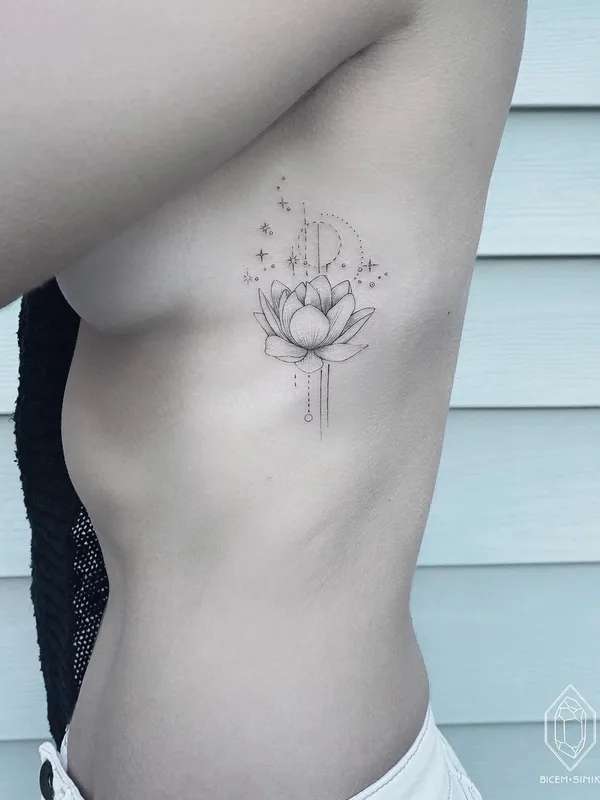 female black and grey fineline татуировка на ribcage #43269 | Тату мастер Bicem Sinik