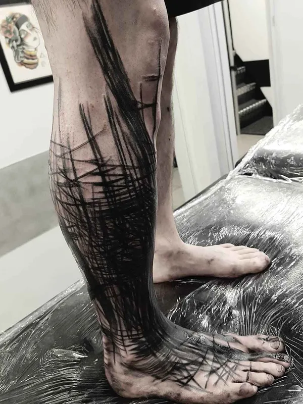black blackwork татуировка на calf #10995 | Тату мастер Valerio Cancellier