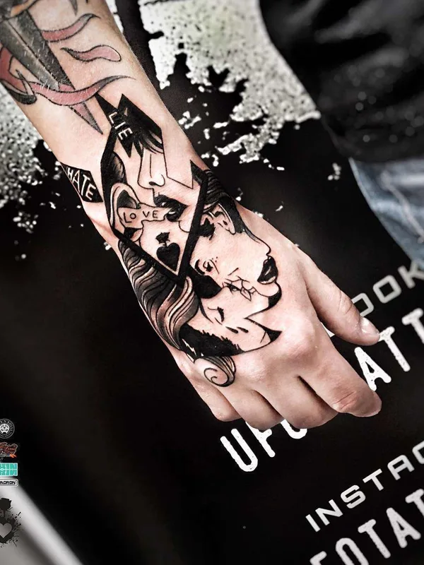 black blackwork tattoo auf hand #21226 | Tätowierer Ufo Tattoo