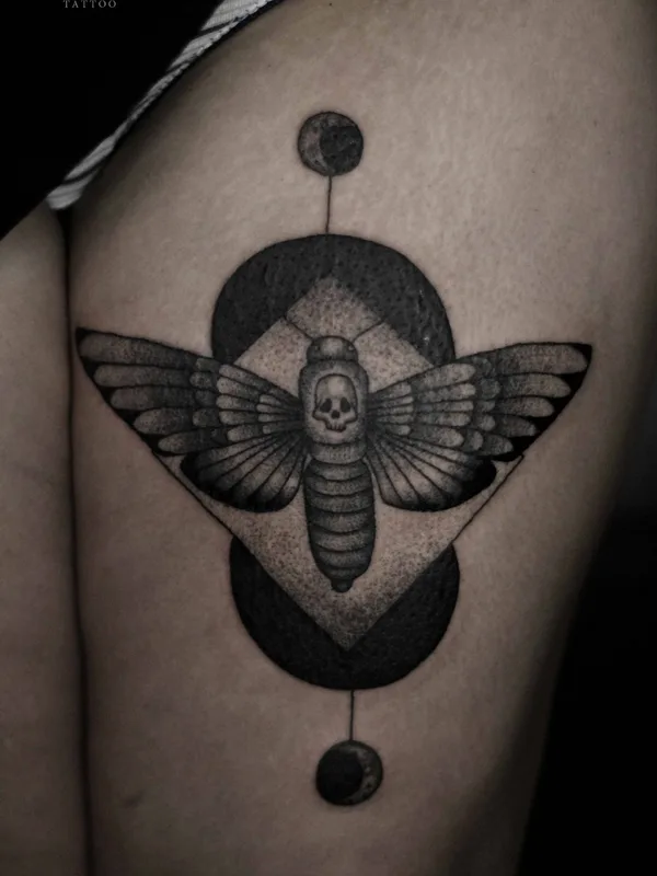 black blackwork татуировка на thigh #27334 | Тату мастер Екатерина Барсукова
