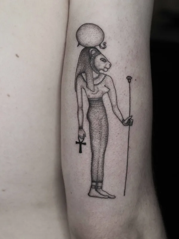 black blackwork татуировка на upper arm #27332 | Тату мастер Екатерина Барсукова