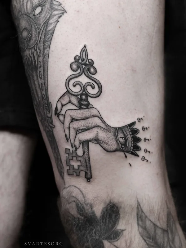 black and grey blackwork татуировка на thigh #27337 | Тату мастер Екатерина Барсукова