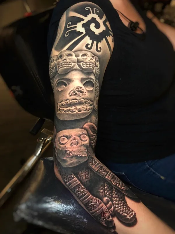 black and grey realism tatouage sur full sleeve #47992 | Artiste tatoueur Goethe