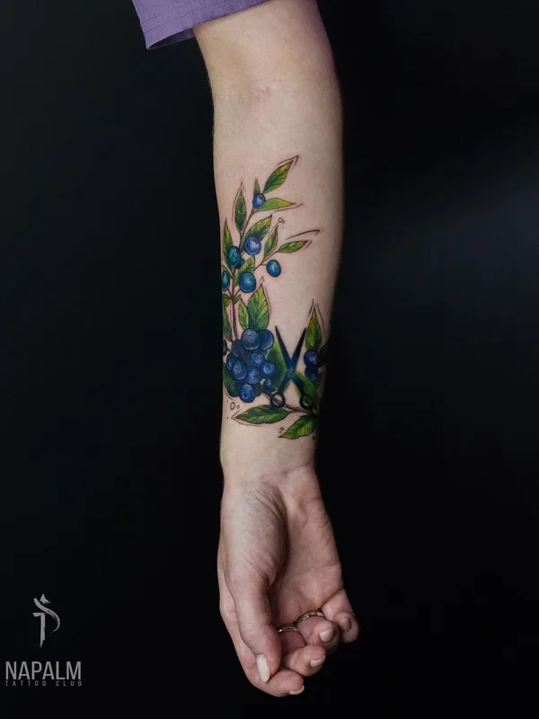 female color botanic tattoo auf forearm #48059 | Tätowierer Татьяна Сысоева