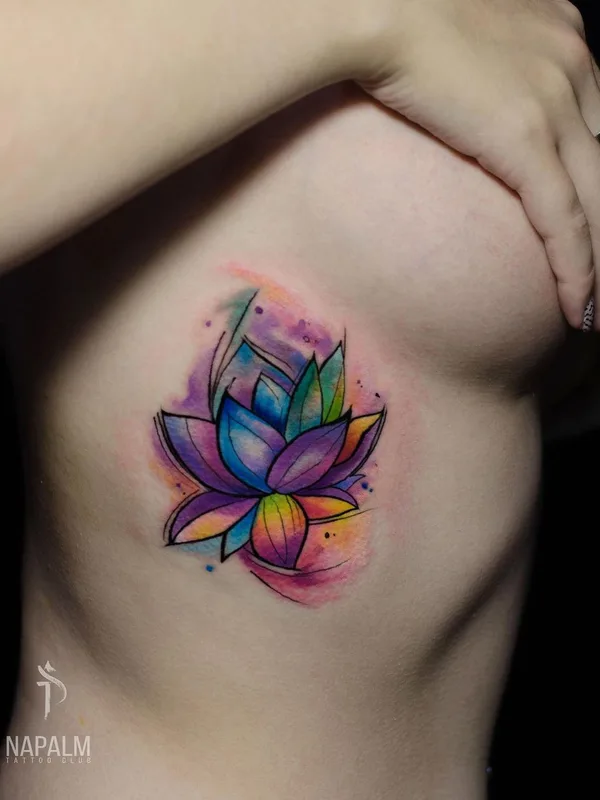 female color watercolor tattoo auf ribcage #48055 | Tätowierer Татьяна Сысоева