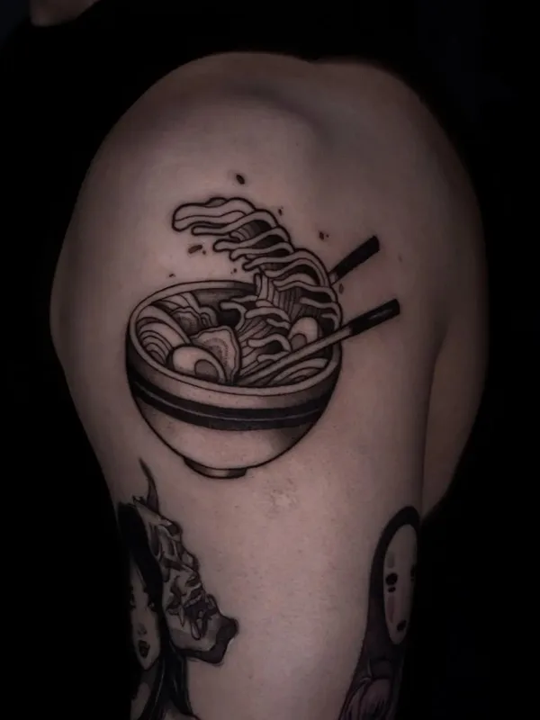 black and grey blackwork Tatuaggio su shoulder #48091 | Tatuatore ππππ€π§π’π π‘π
