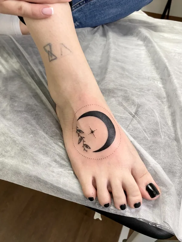 female black linework татуировка на foot #53189 | Тату мастер katuirovka 