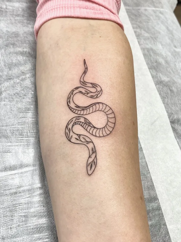 black linework татуировка на forearm #53192 | Тату мастер katuirovka 