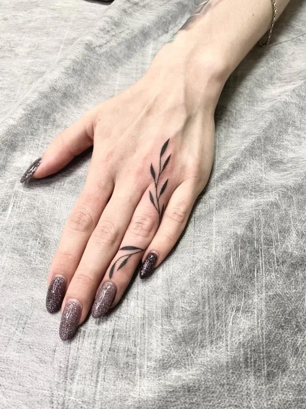female black linework татуировка на hand #53193 | Тату мастер katuirovka 