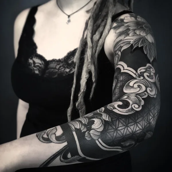 Graphic tattoo by Diamante Murru in Berlin