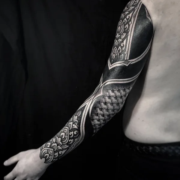 Graphic tattoo by Diamante Murru in Berlin