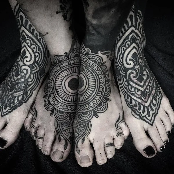 Graphic tattoo by Diamante Murru in Berlin