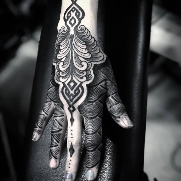 Graphic tattoo by Diamante Murru in Berlin