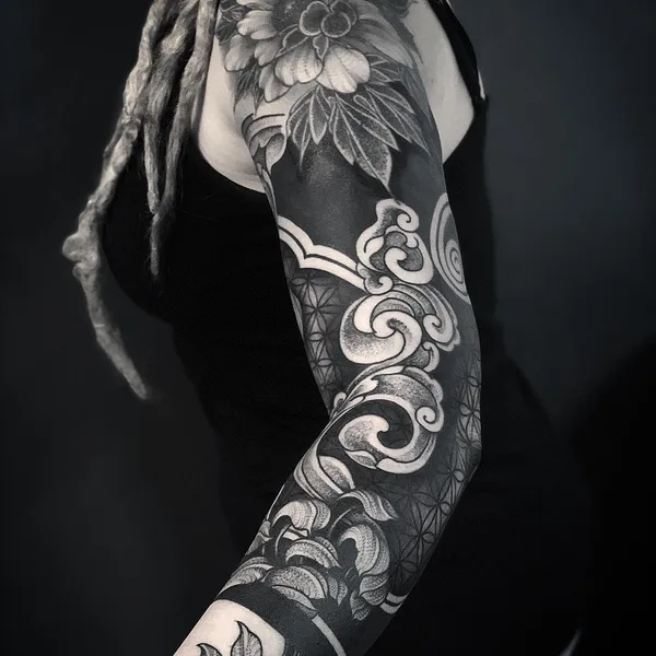 Graphic tattoo by Diamante Murru in Berlin
