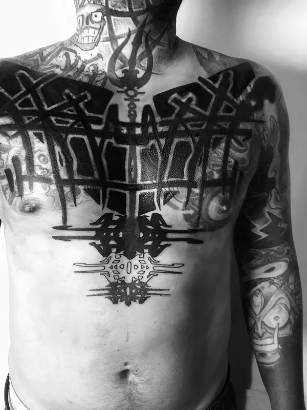 male black blackwork tattoo auf chest #29627 | Tätowierer Byron