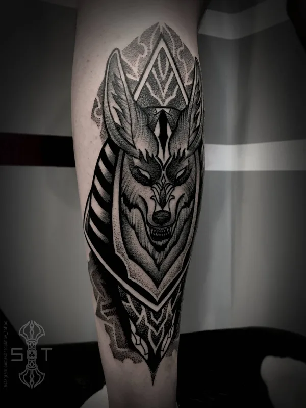 black and grey blackwork татуировка на calf #29634 | Тату мастер Никита Шероухов