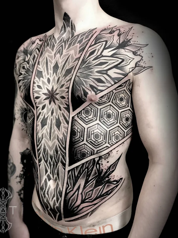 male black and grey geometric татуировка на chest #29639 | Тату мастер Никита Шероухов