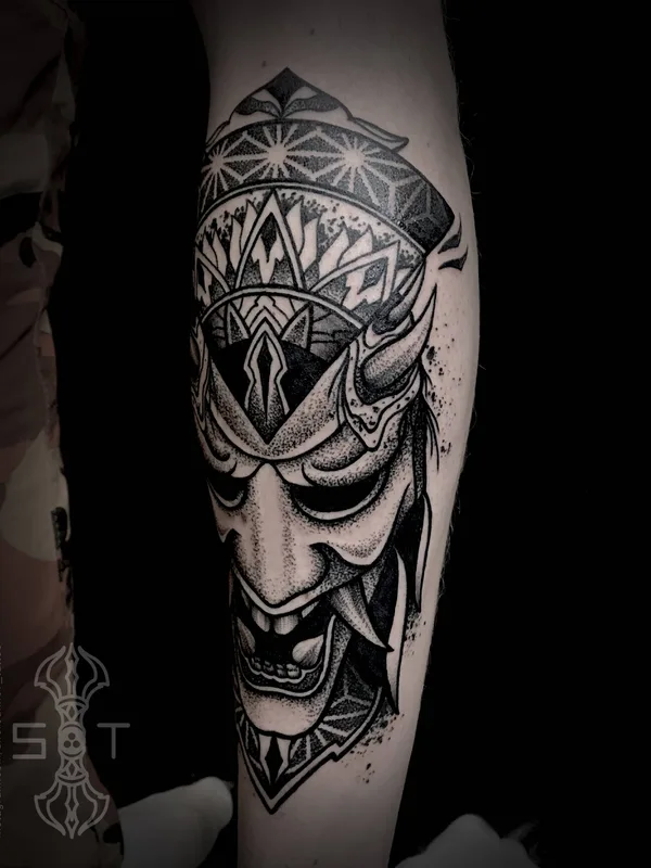 black blackwork татуировка на calf #29641 | Тату мастер Никита Шероухов