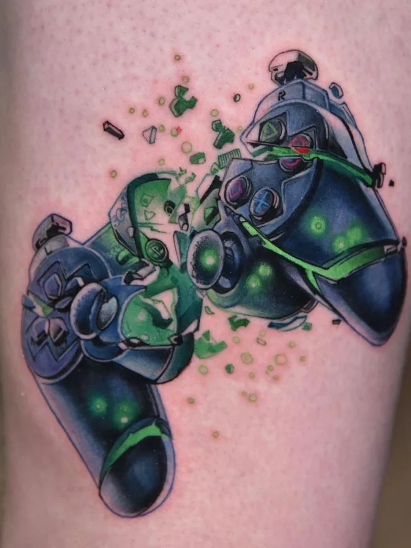 color illustrative Tatuaggio su thigh #42355 | Tatuatore Danny Elliott
