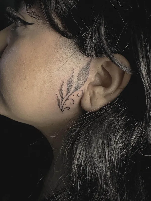 female black fineline Tatuaggio su behind ear #73879 | Tatuatore Avnas Amy