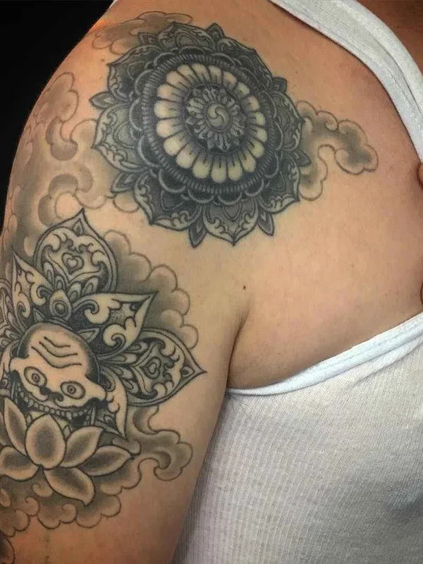 black and grey black and grey Tatuaggio su shoulder #11572 | Tatuatore Yoni Zilber
