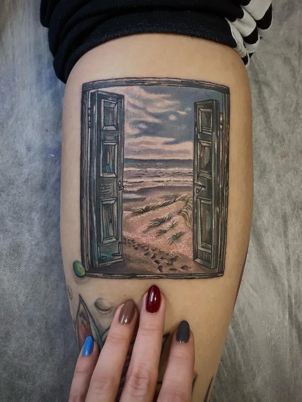 female color realism татуировка на thigh #48130 | Тату мастер Янина Попова
