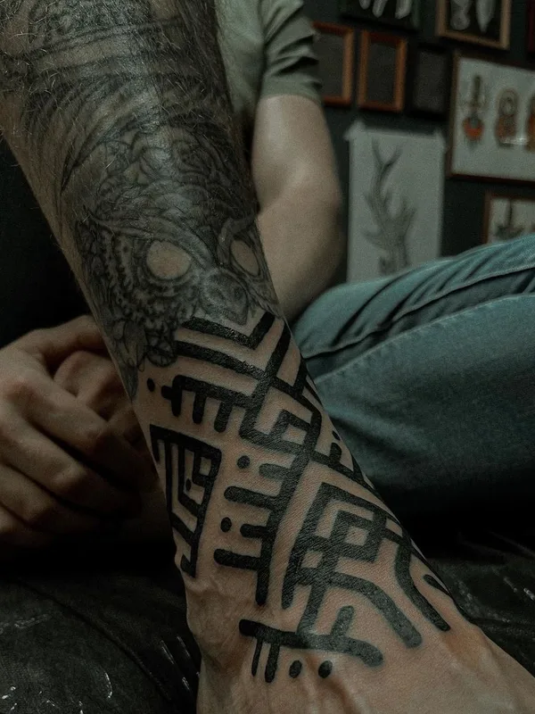 black blackwork Tatuaggio su forearm #48256 | Tatuatore Илья Колесников