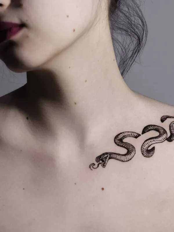 female black linework Tatuagem em collarbone #48369 | Tatuador Dober Akharu