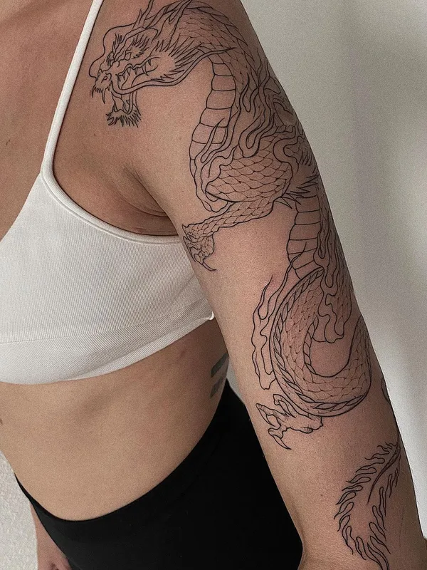 female black linework tatouage sur upper arm #48532 | Artiste tatoueur Дарина Кириллова