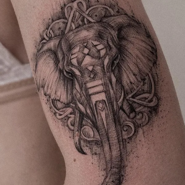Graphic tattoo by Дарина Кириллова in Екатеринбург