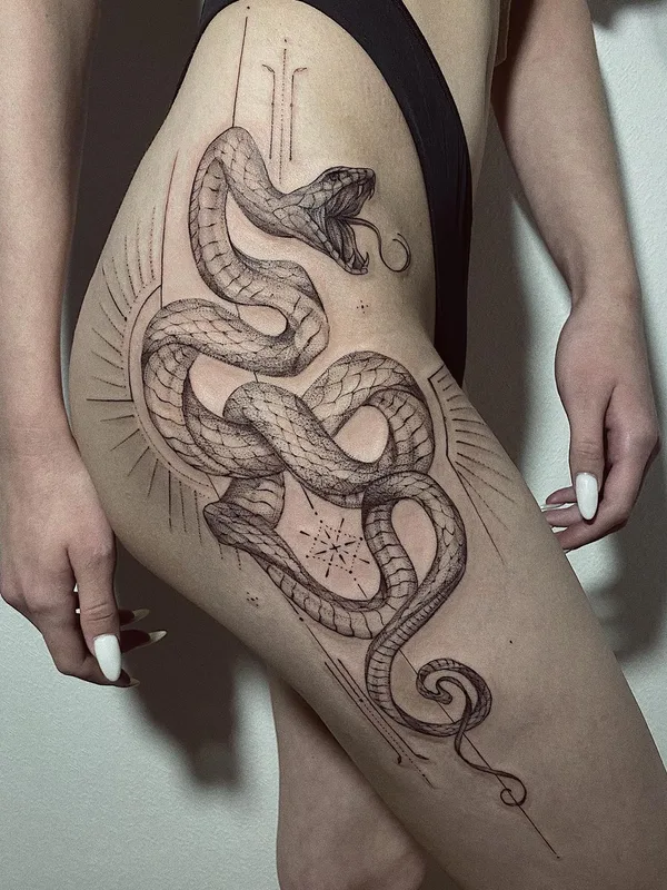 female black and grey linework tatouage sur thigh #48536 | Artiste tatoueur Дарина Кириллова