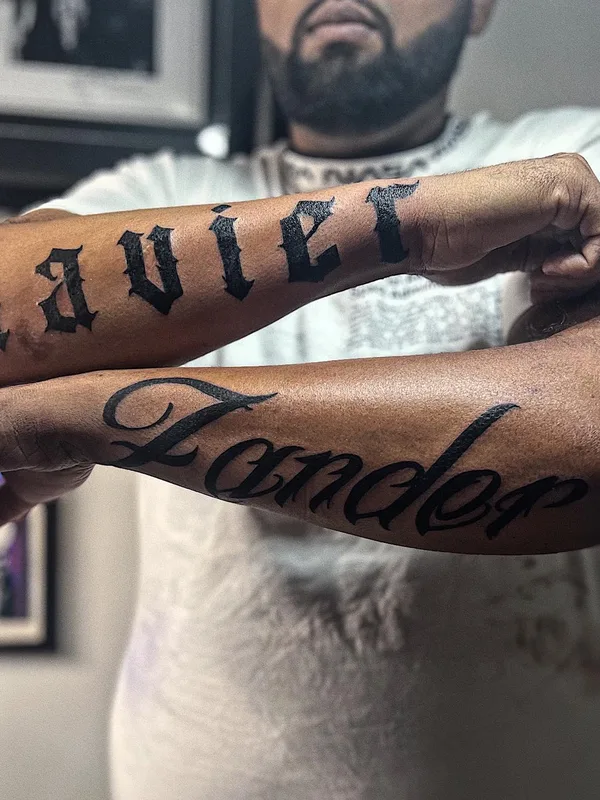 male black lettering татуировка на forearm #63018 | Тату мастер Adam Kalelioglu