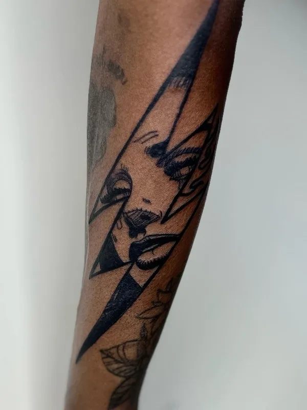 black blackwork татуировка на forearm #63022 | Тату мастер Adam Kalelioglu