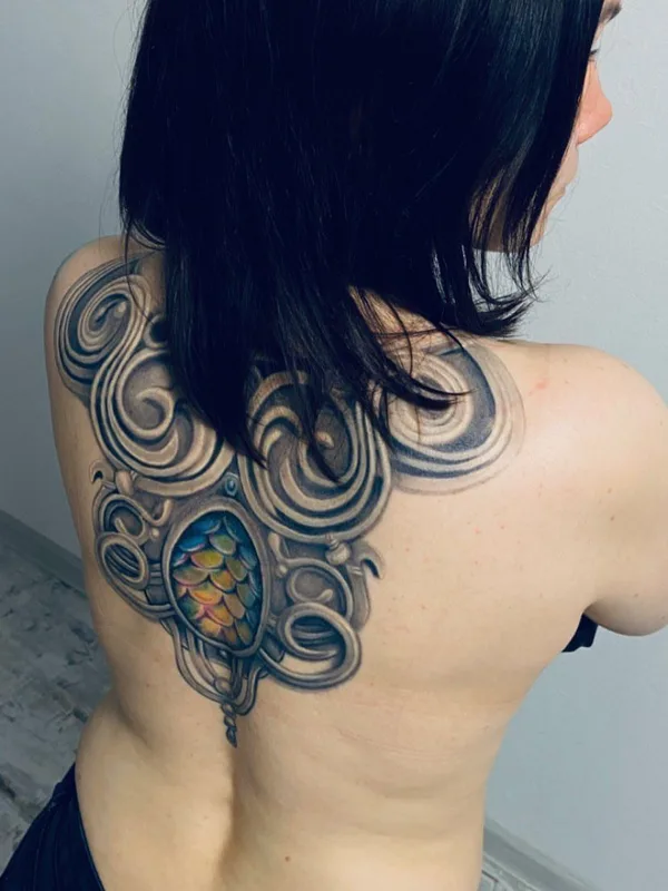 female color ornamental татуировка на upper back #35510 | Тату мастер Mike&Polly