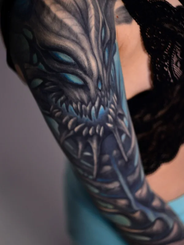 female black and grey biomechanical татуировка на full sleeve #35511 | Тату мастер Mike&Polly