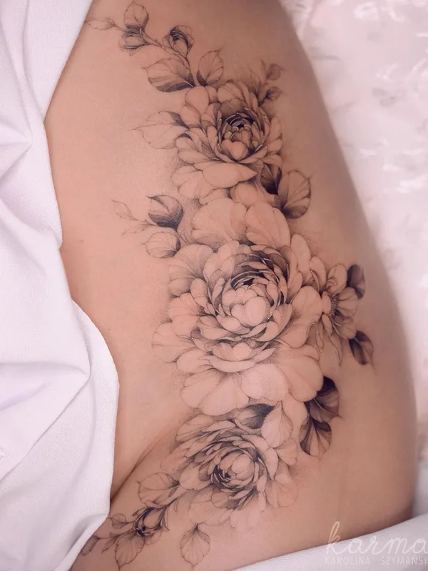 Feminine tattoo by Karolina Szymańska in Kraków