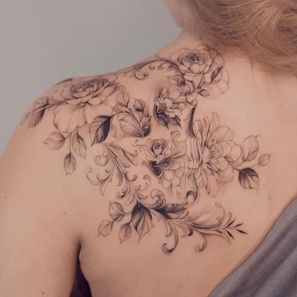 Feminine tattoo by Karolina Szymańska in Kraków