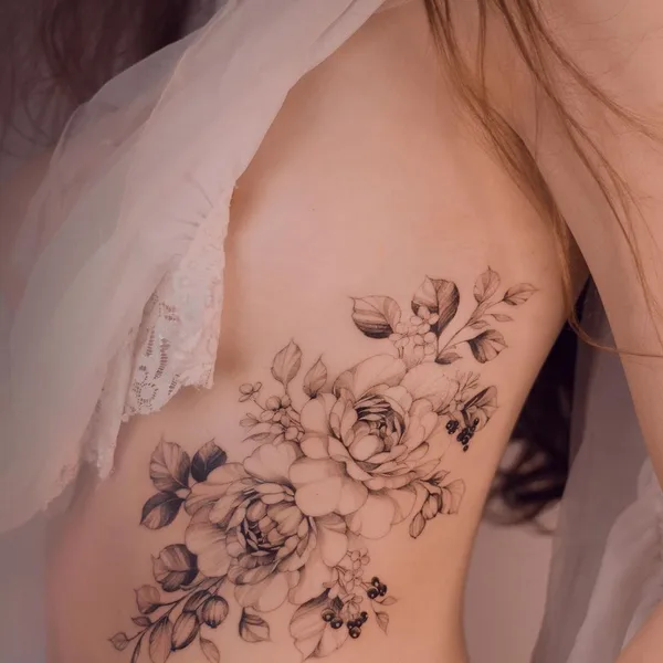 Feminine tattoo by Karolina Szymańska in Kraków