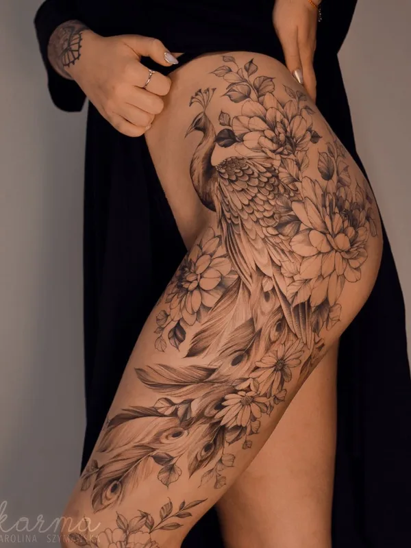 Feminine tattoo by Karolina Szymańska in Kraków