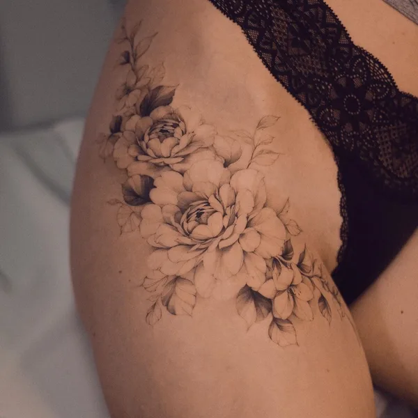 Feminine tattoo by Karolina Szymańska in Kraków