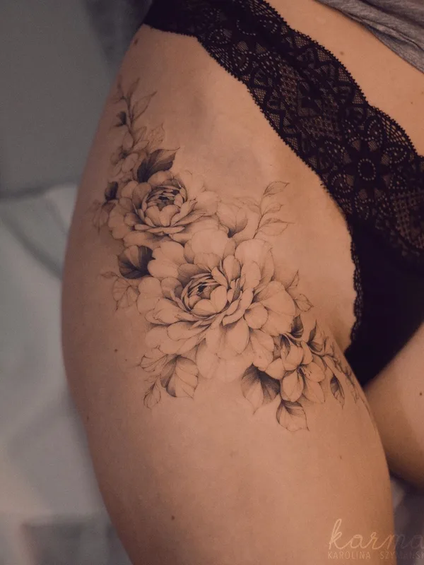 Feminine tattoo by Karolina Szymańska in Kraków