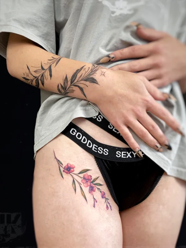 female color botanic татуировка на thigh #65379 | Тату мастер Денис Коргунов