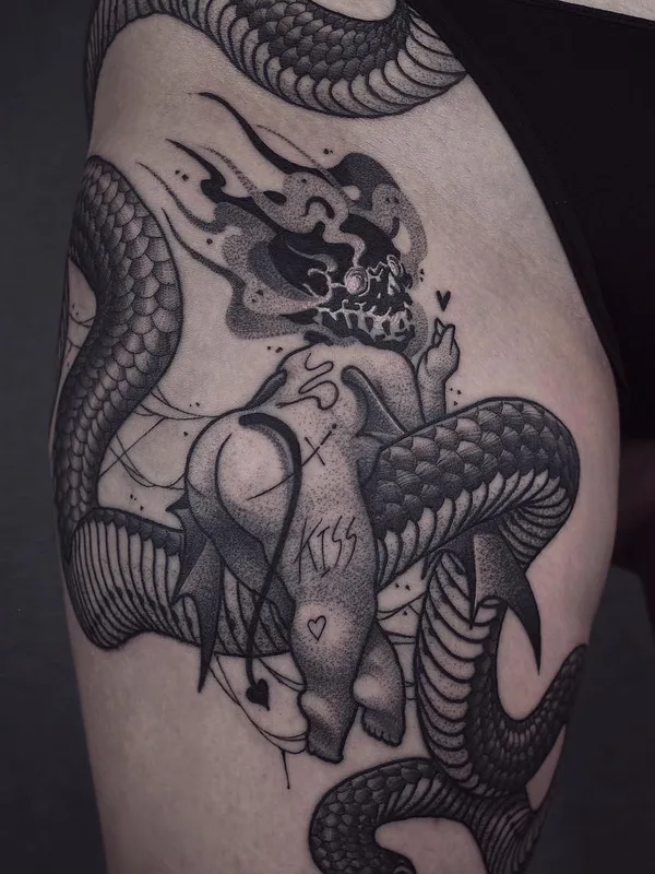 female black and grey blackwork 타투 부위 thigh #29728 | 타투이스트 BBrung