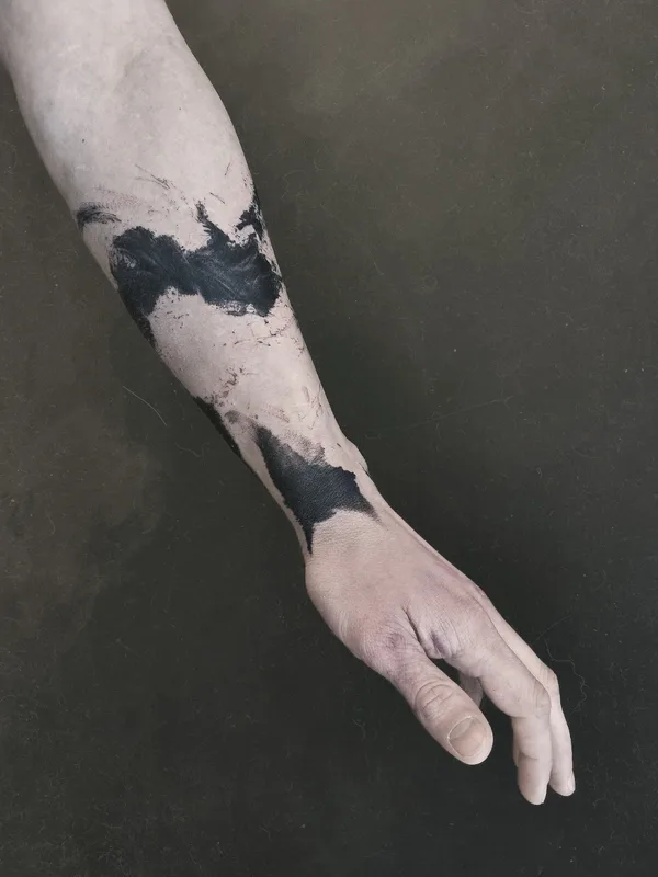 black blackout tattoo auf forearm #67157 | Tätowierer Anastasia Salem