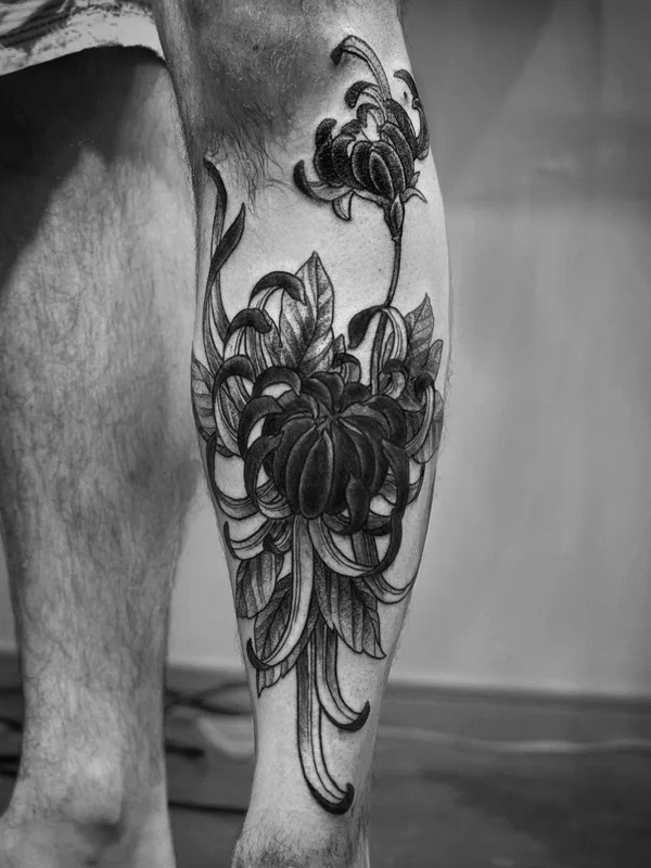 black and grey blackwork tatuaje en calf #35924 | Tatuador Frederico Rabelo