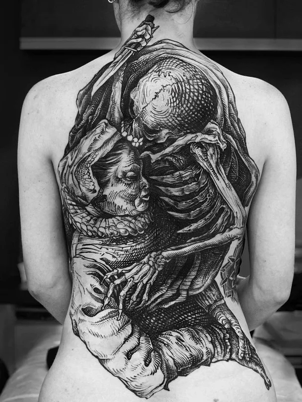 female black and grey blackwork tatuaje en full back #35922 | Tatuador Frederico Rabelo