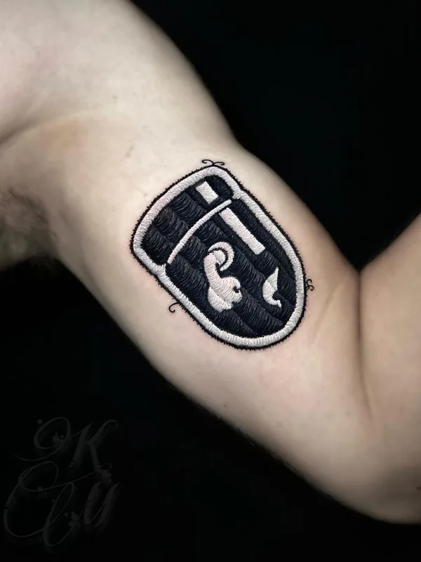 black blackwork татуировка на bicep #68526 | Тату мастер Kath Altamirano